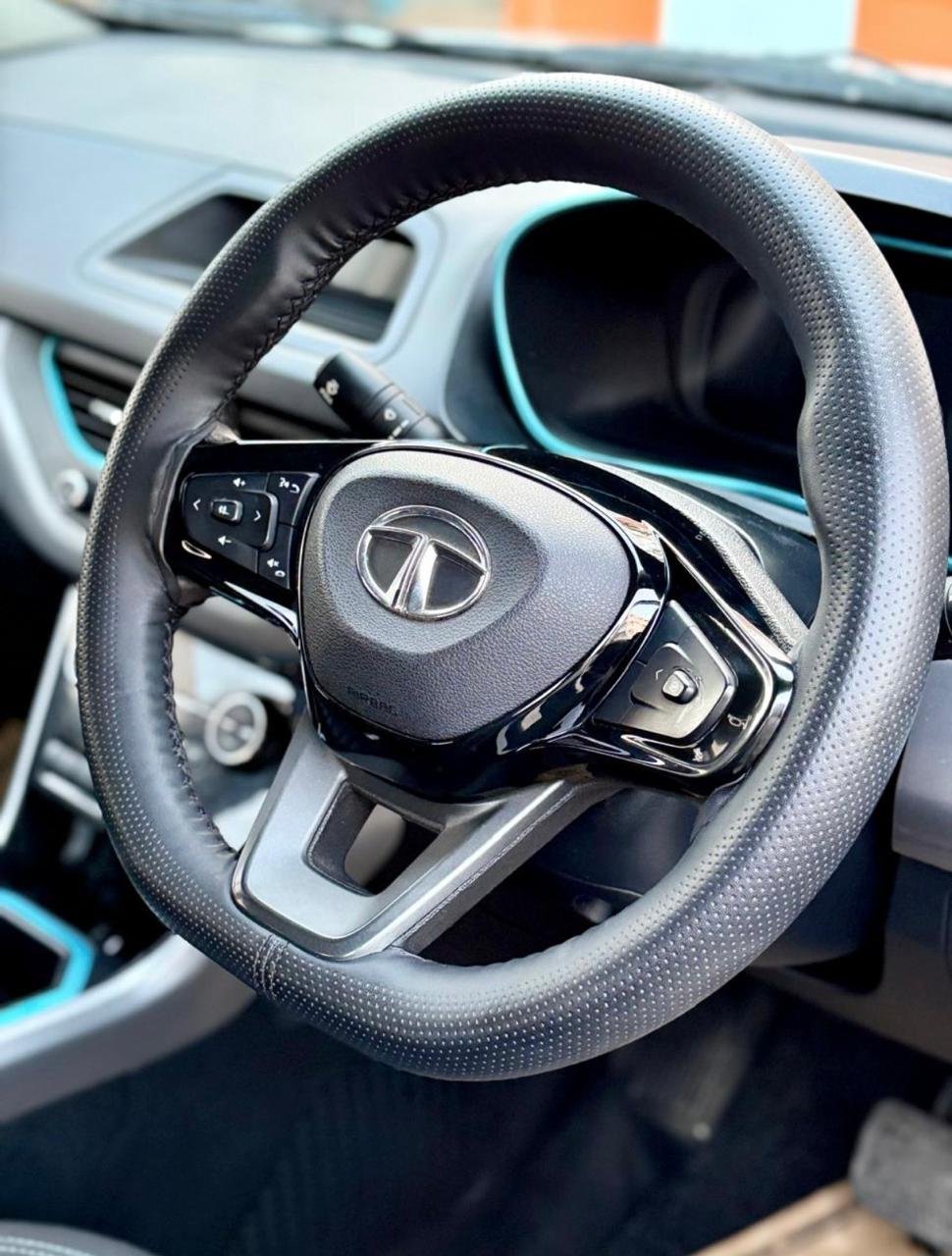 
								TATA NEXON EV XM full									