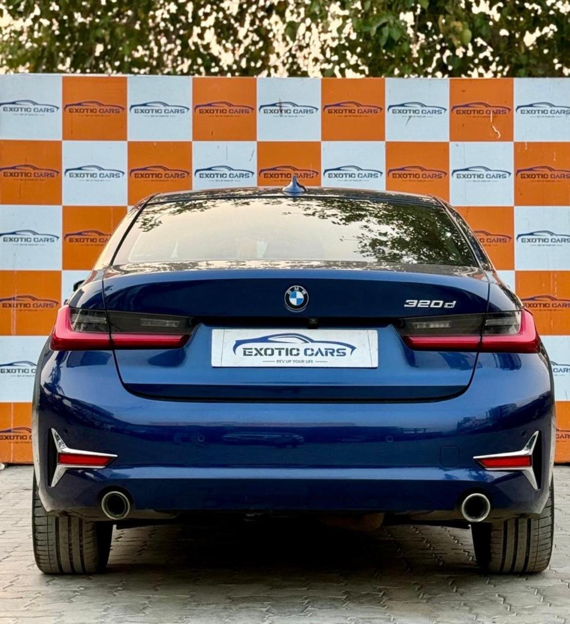 
								BMW 320D LUXURY LINE full									