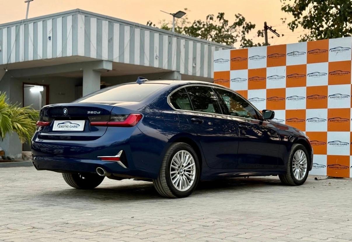 
								BMW 320D LUXURY LINE full									