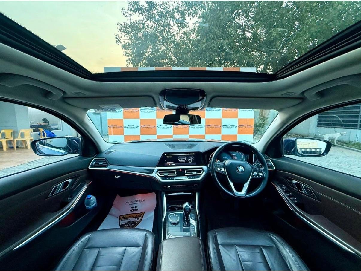 
								BMW 320D LUXURY LINE full									