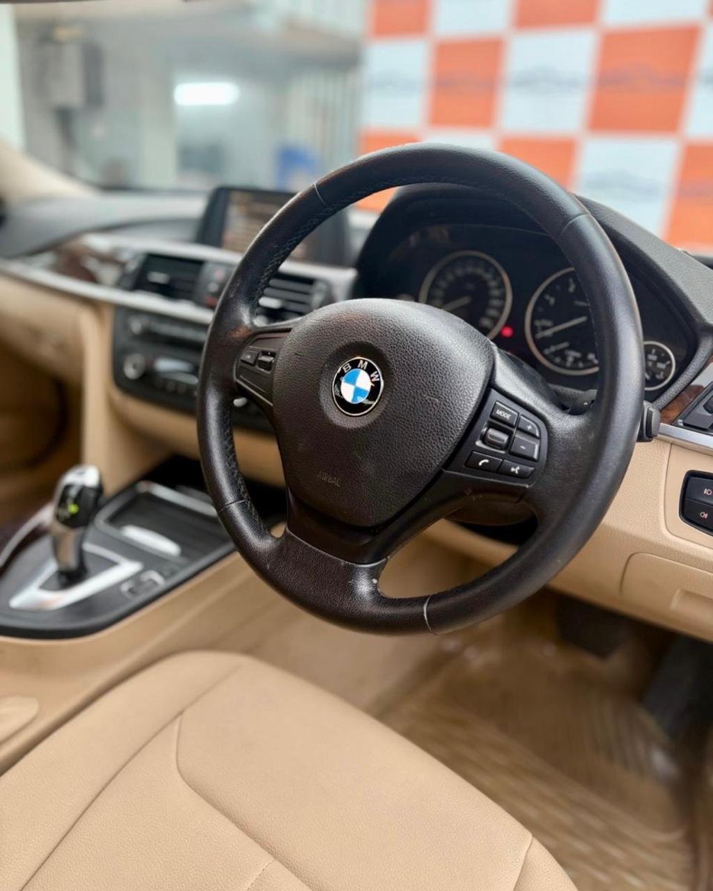 
								BMW 320D PRESTIGE EDITION full									