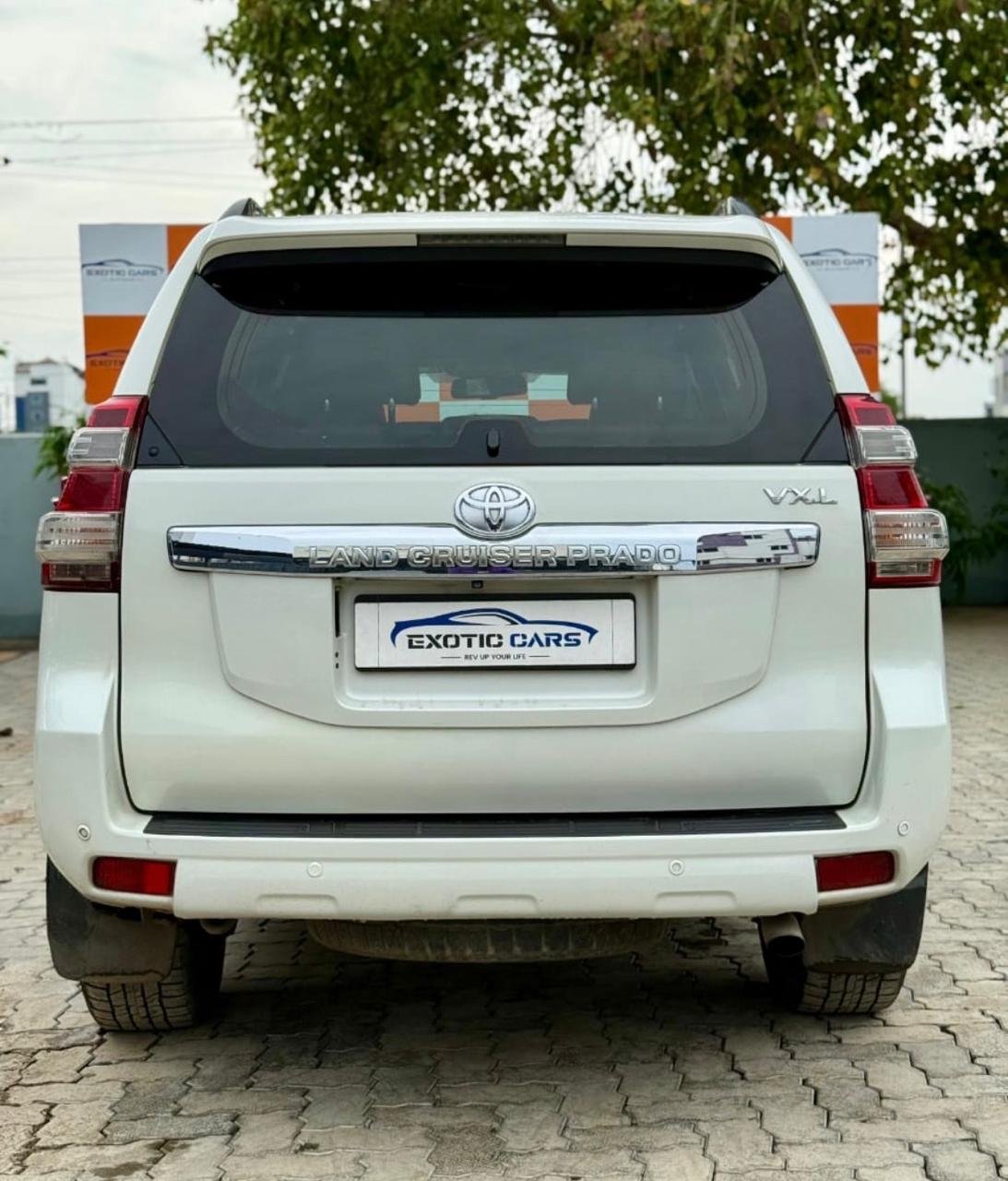 
								TOYOTA LAND CRUISER PRADO full									