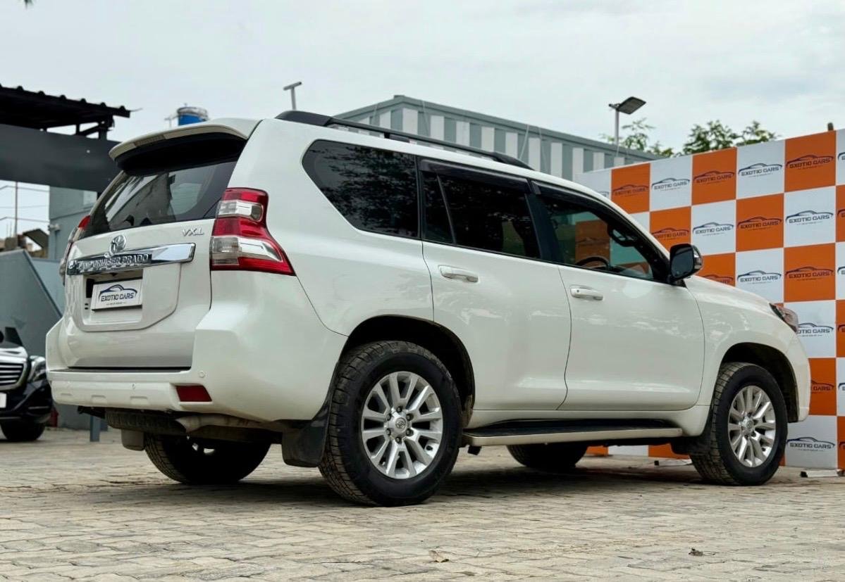 
								TOYOTA LAND CRUISER PRADO full									