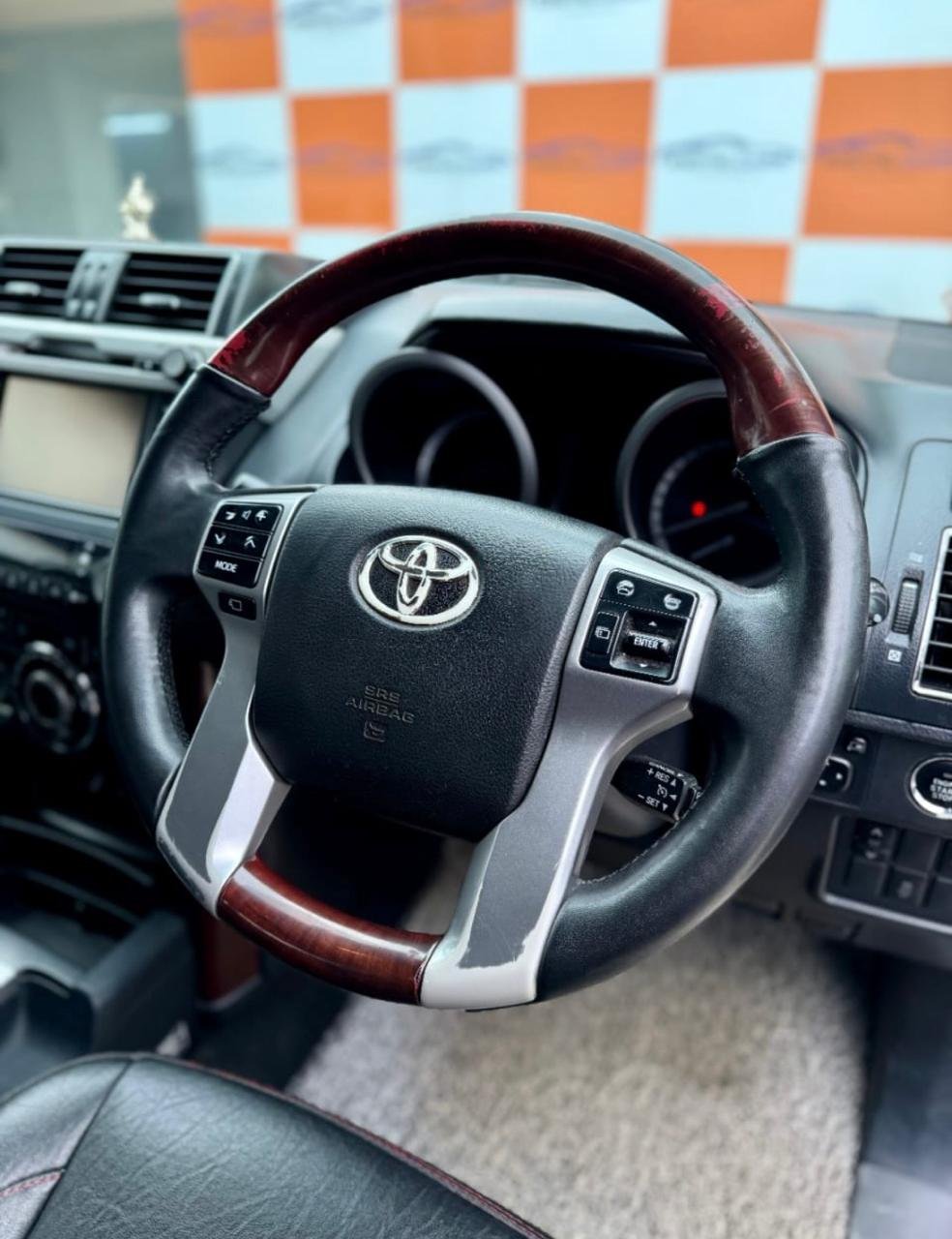 
								TOYOTA LAND CRUISER PRADO full									