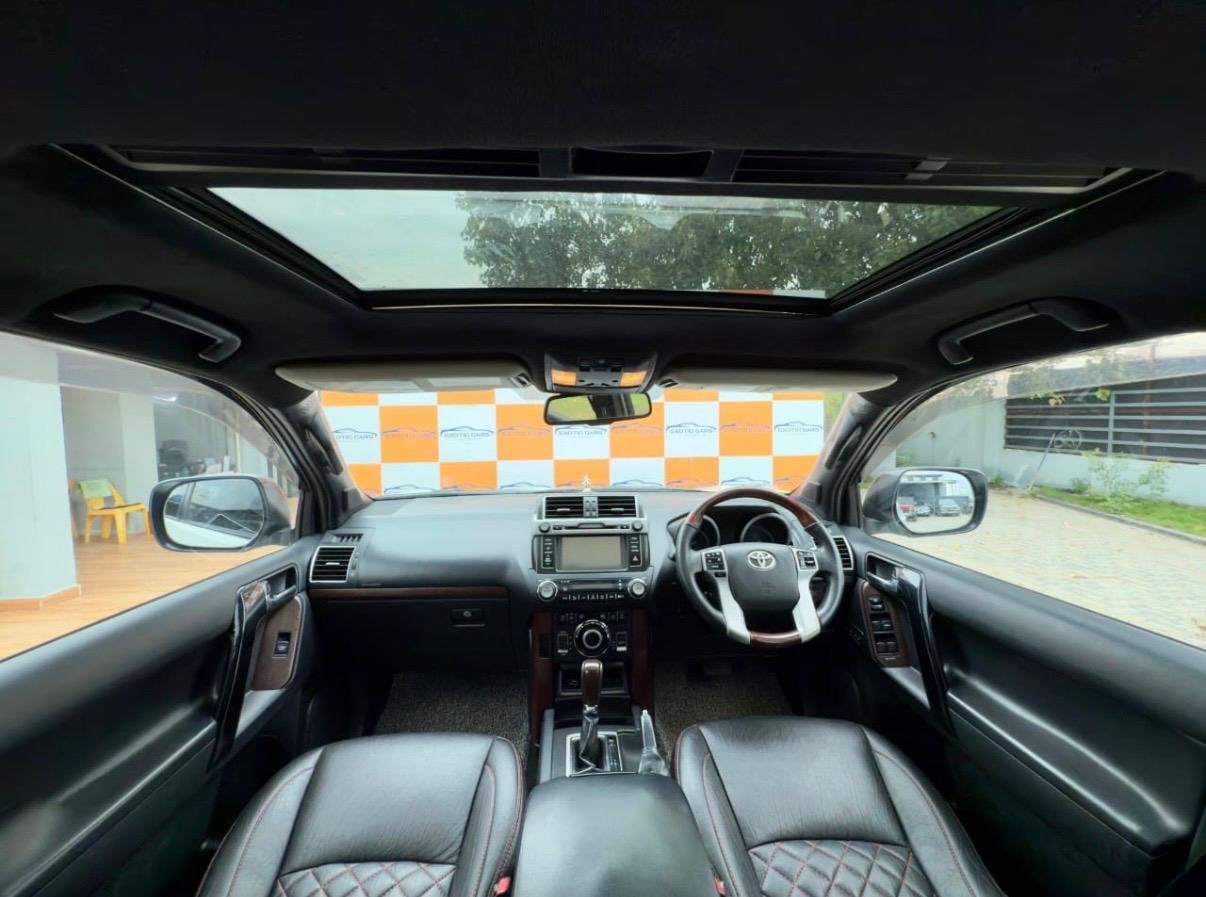 
								TOYOTA LAND CRUISER PRADO full									