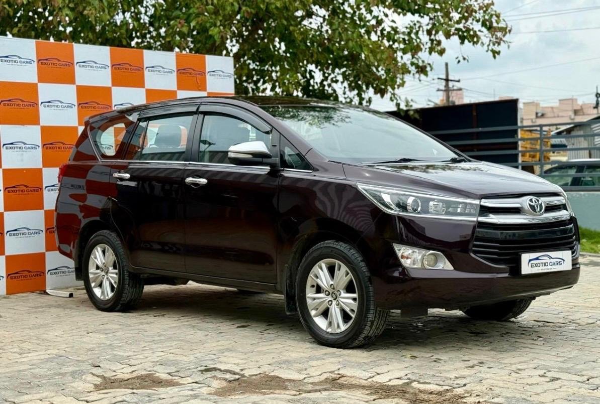 
								TOYOTA INNOVA CRYSTA full									