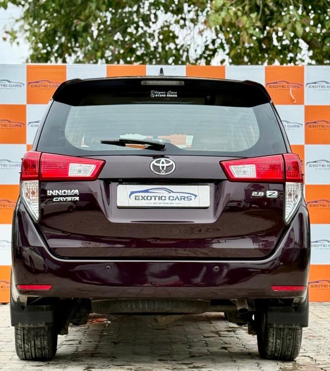 
								TOYOTA INNOVA CRYSTA full									