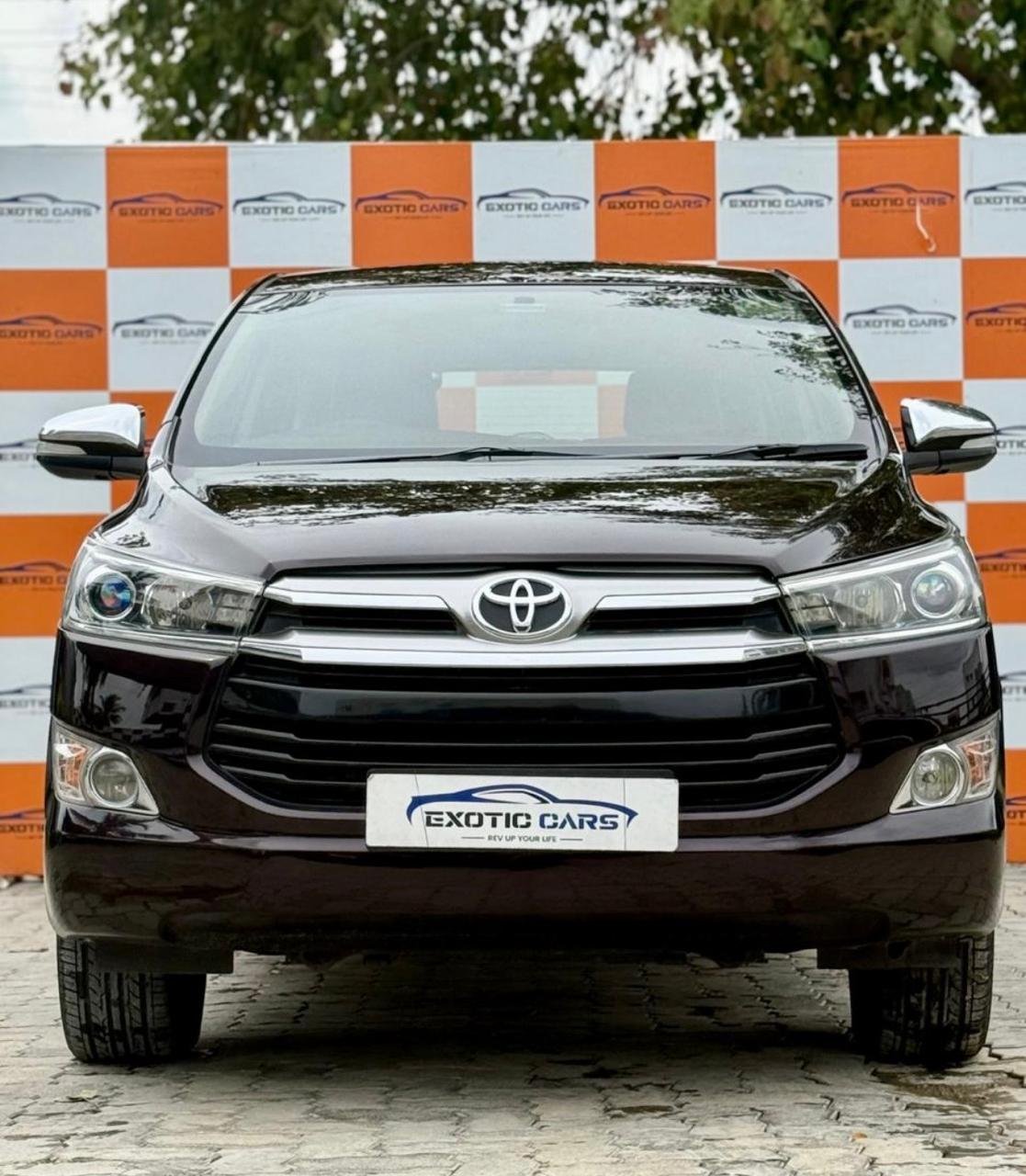 
								TOYOTA INNOVA CRYSTA full									