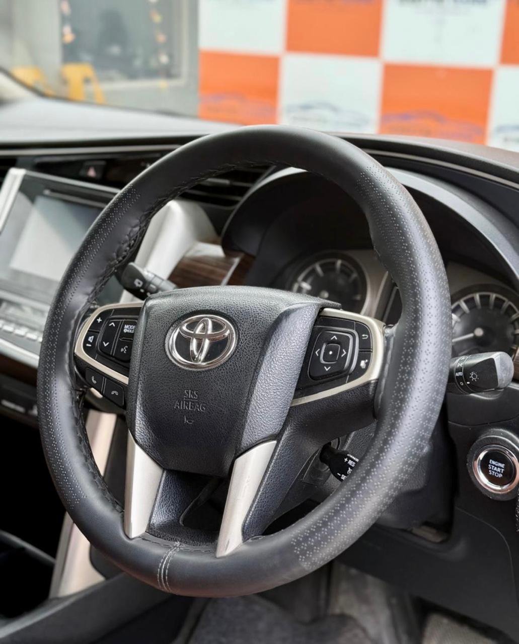 
								TOYOTA INNOVA CRYSTA full									