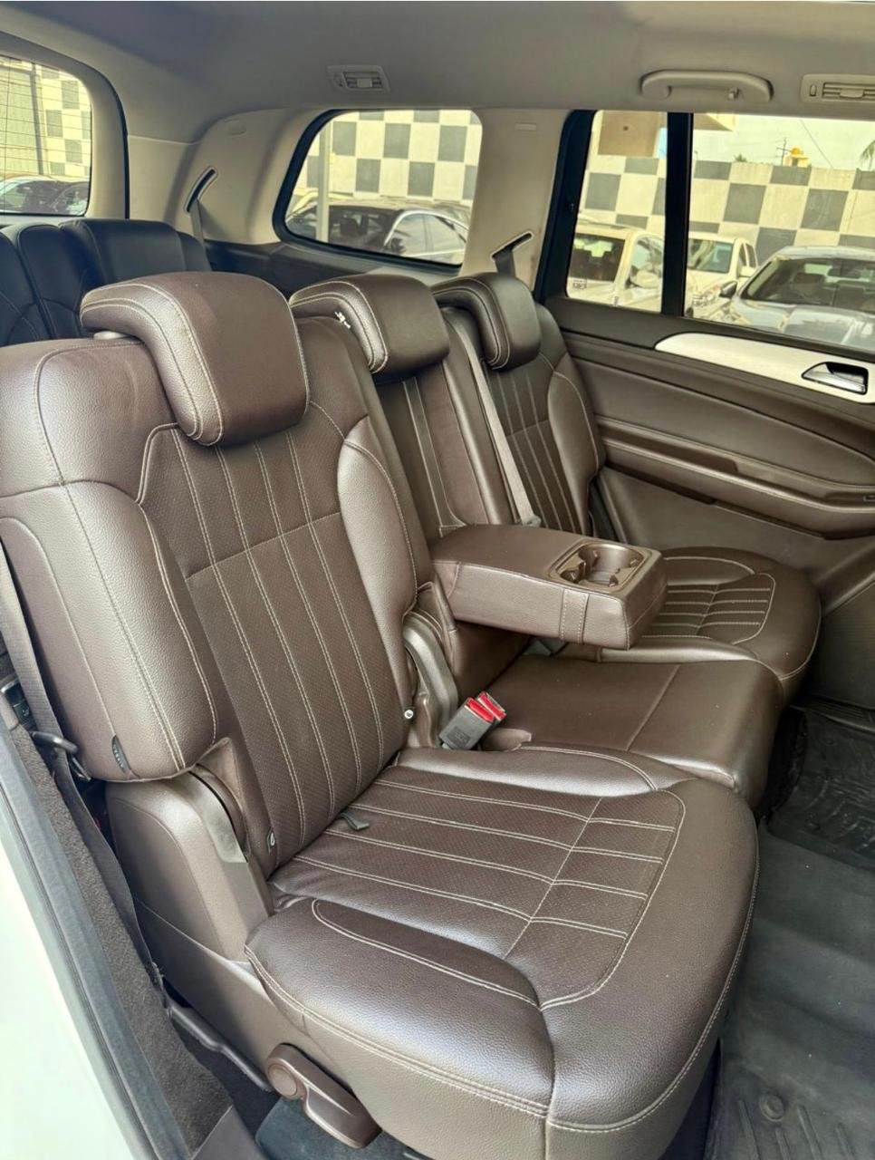 
								MERCEDES BENZ GLS350D 4MATIC full									