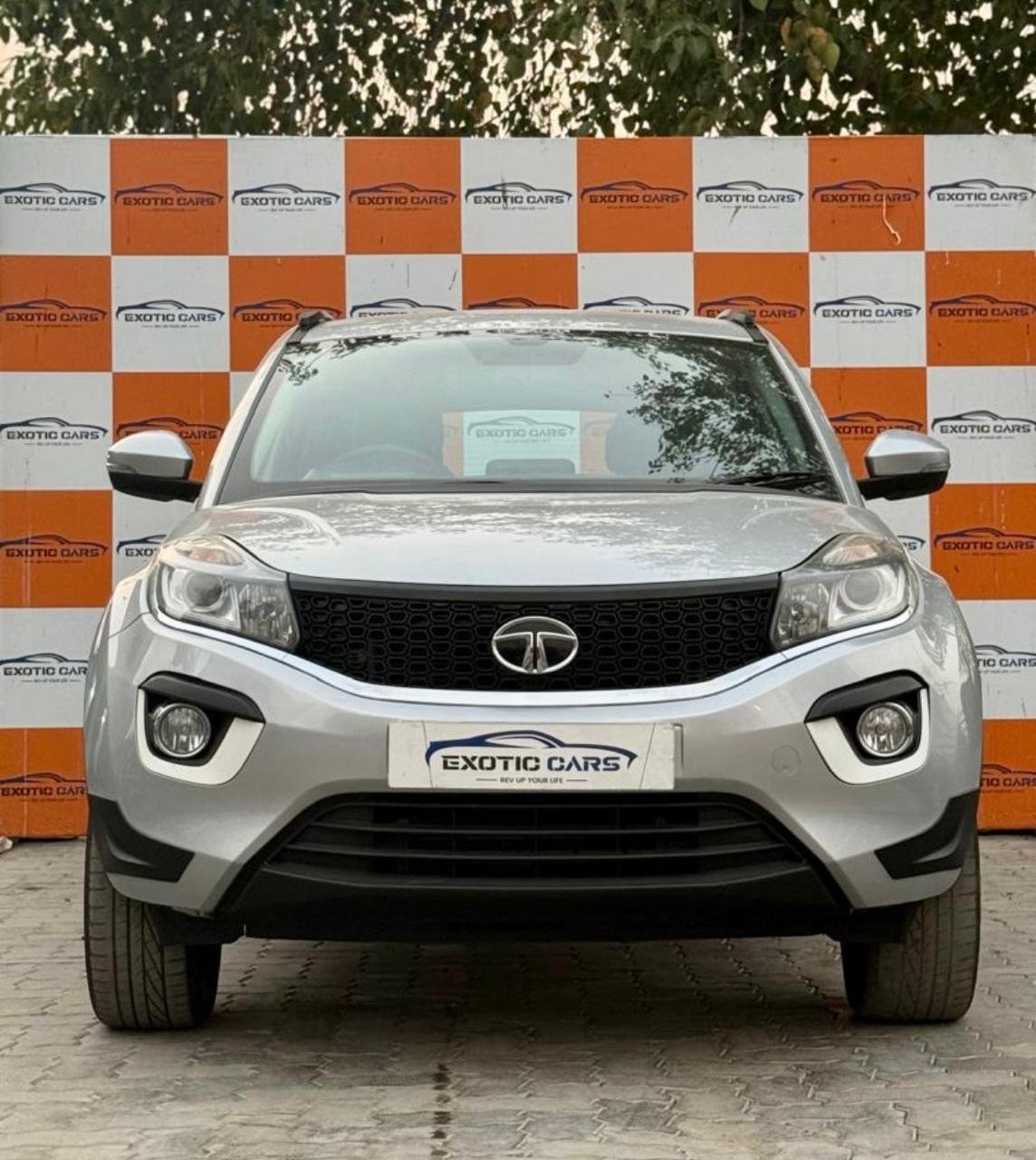 
								TATA NEXON ZXA full									
