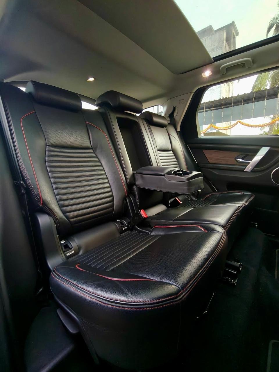 
								Land Rover Discovery Sport full									