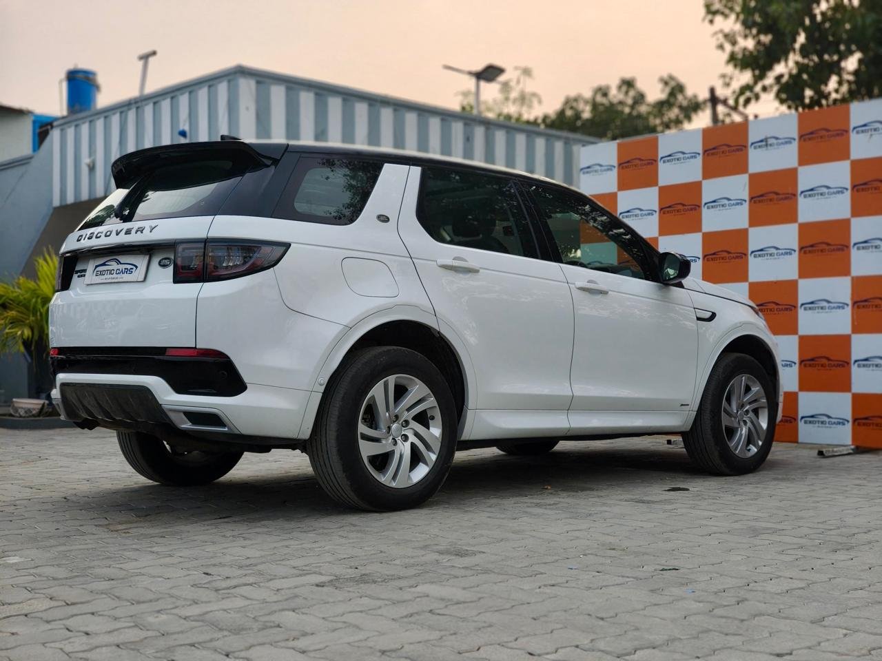 
								Land Rover Discovery Sport full									